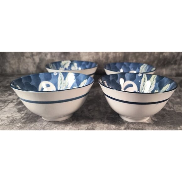 Set Of 4 Porcelain Japanese Blue & White Bowls With Beet & Leaf Design - Picture 2 of 3